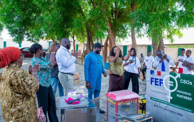 Makurdi LG Chairman makes cash donation to empower TAHAV women cooperative